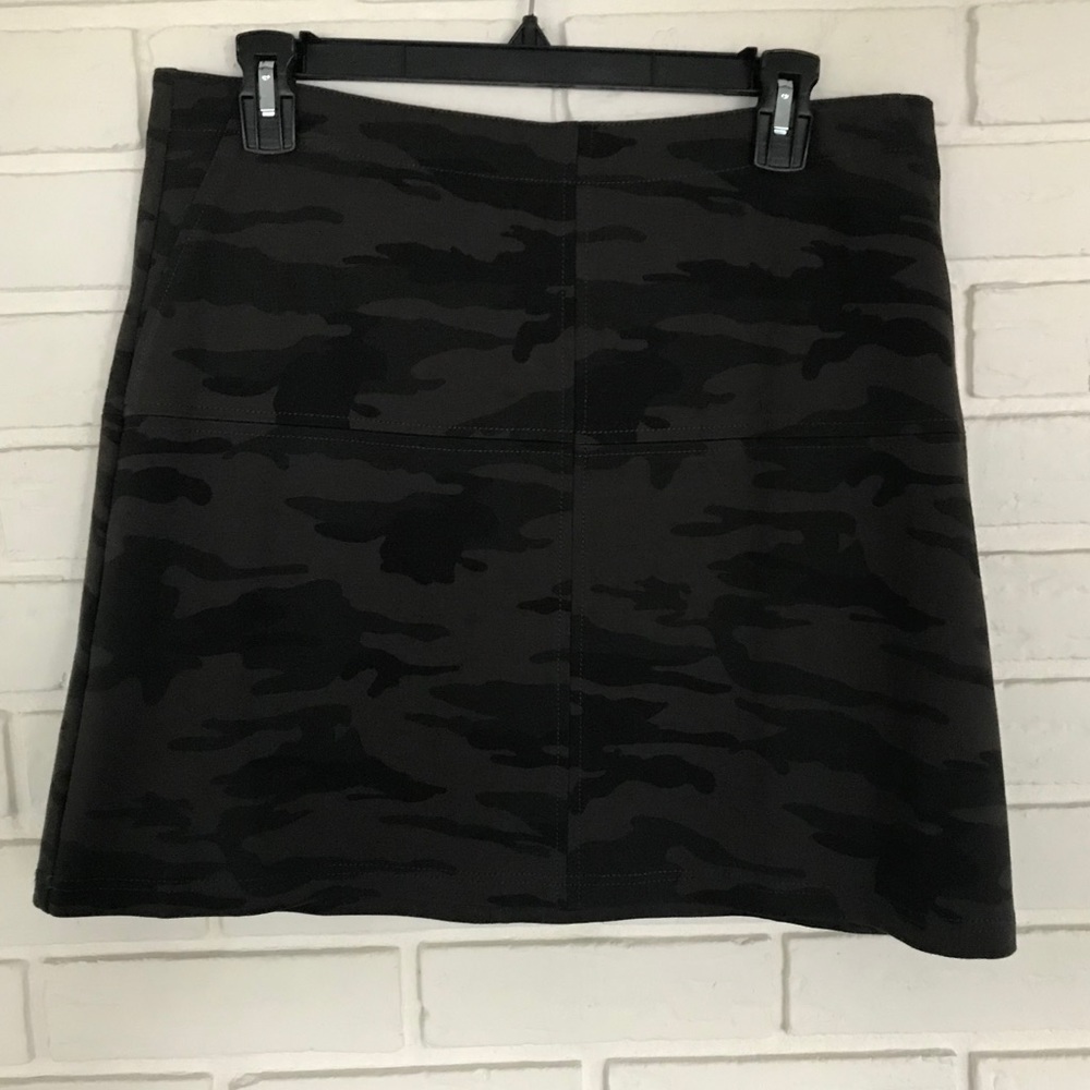 Sanctuary NWOT Camo Skirt - Picture 2 of 5